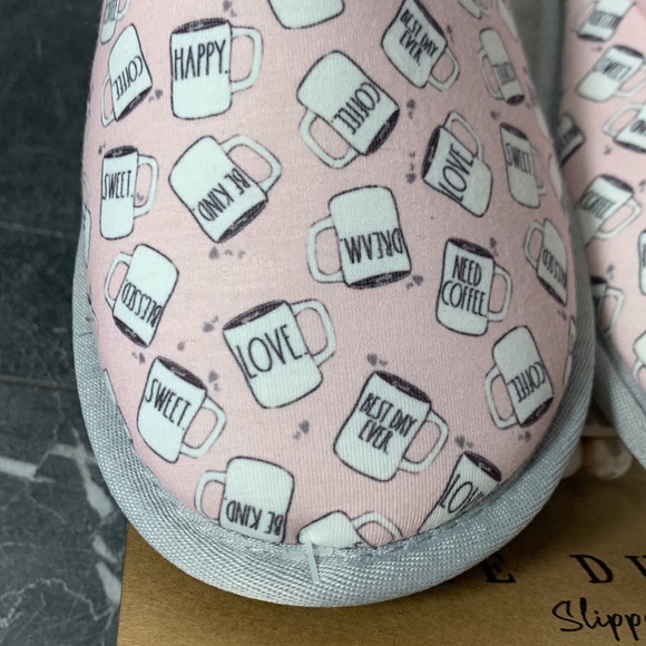 SealedNWT Rae Dunn slippers size L pink with mugs pattern on it HAPPY COFFEE B… - Picture 2 of 5